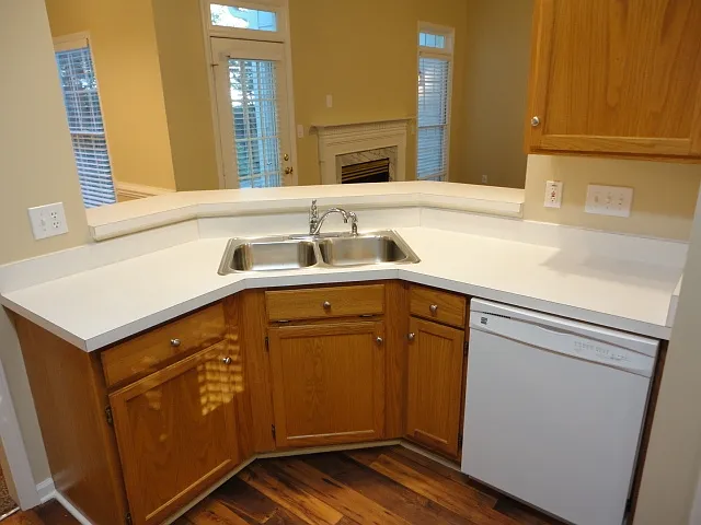 102 Selsey Dr — Photo 3