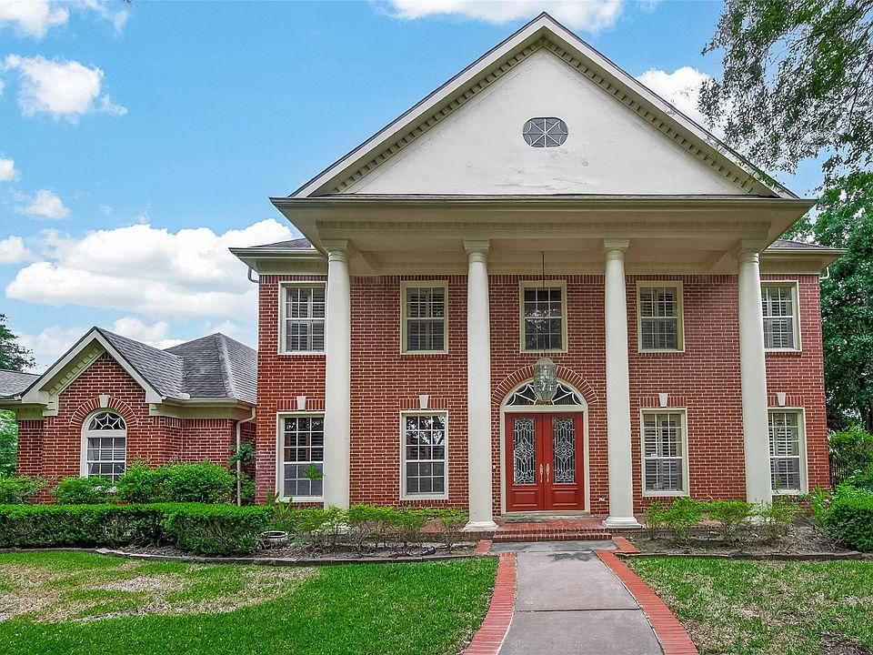 1st image of 37 Greensward Ln