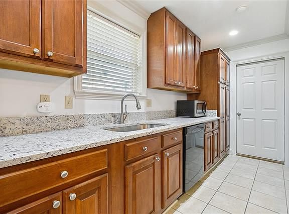 4th image of 5108 Jeannette Dr
