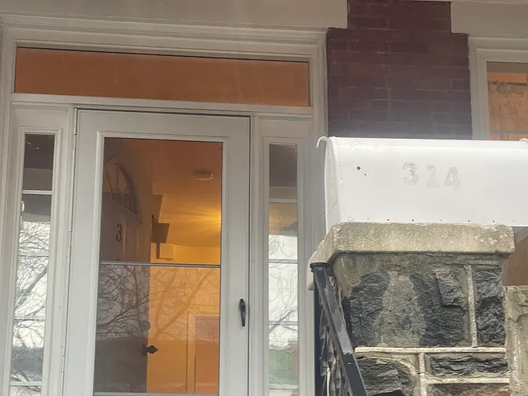 314 Lyndhurst St — Photo 1