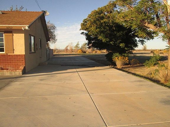 4th image of 4039 E Avenue L