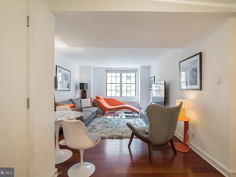 219 S 18th St #1521 — Photo 9