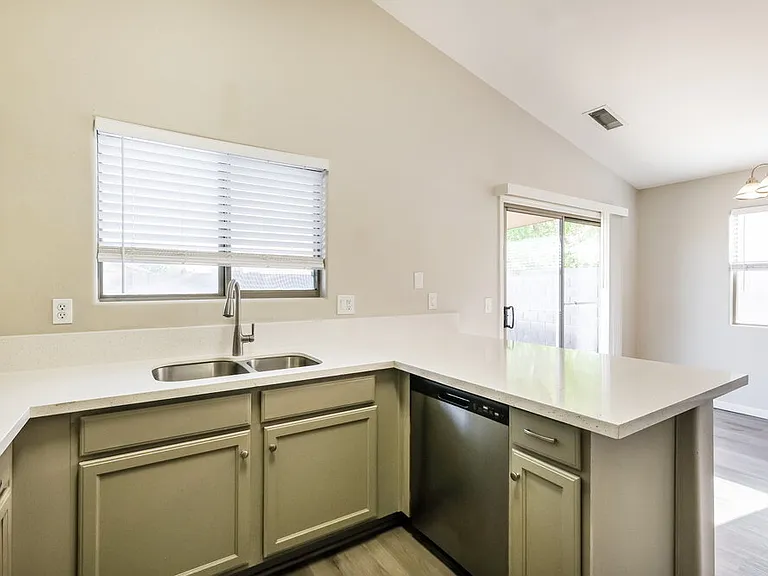 25703 W Saint Charles Ct — Photo 9