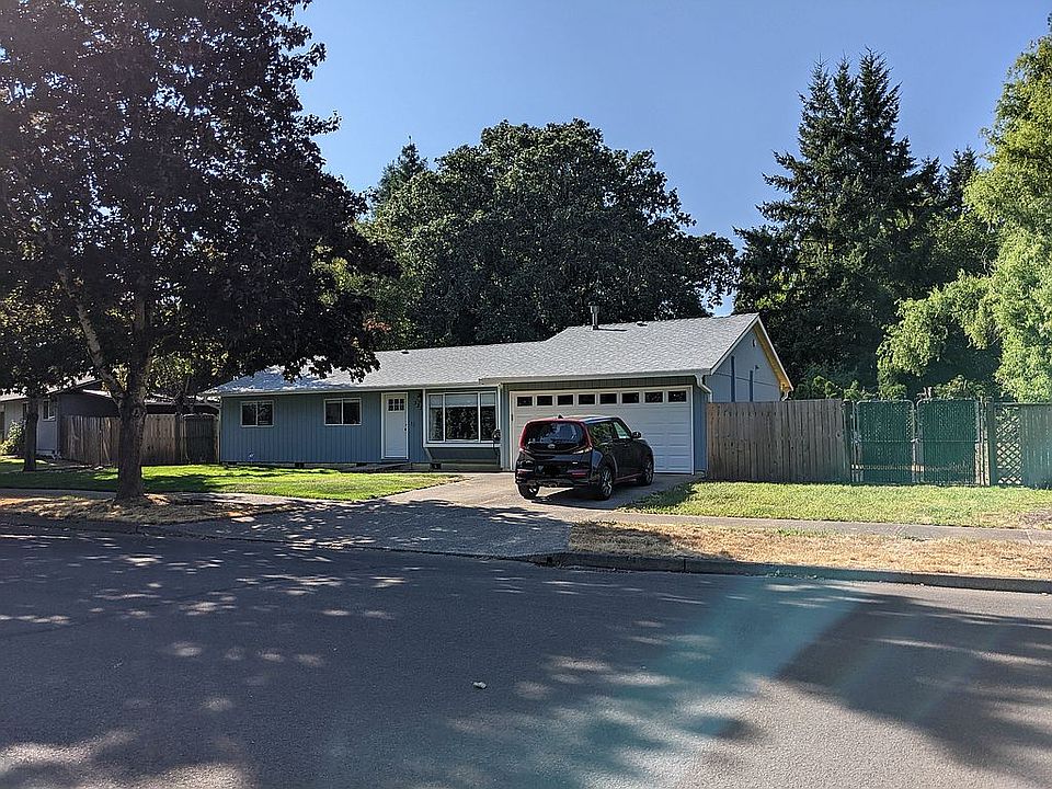 2nd image of 3233 Maple Pl