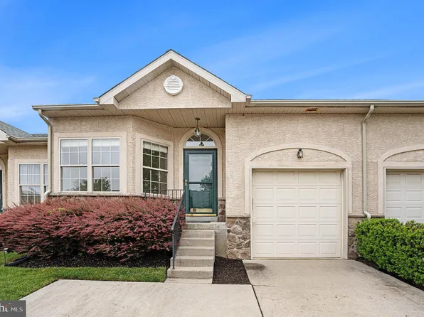 656 Manor Dr, Horsham, PA 19044