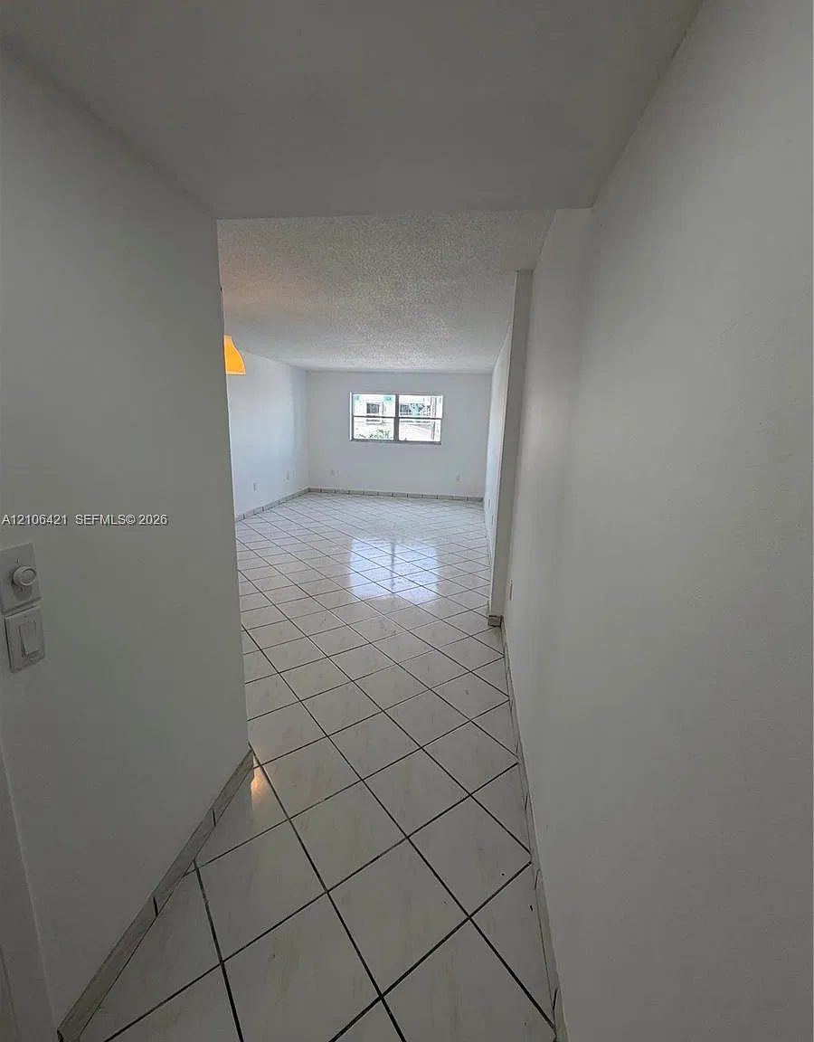 Harding Place Condo — Photo 3