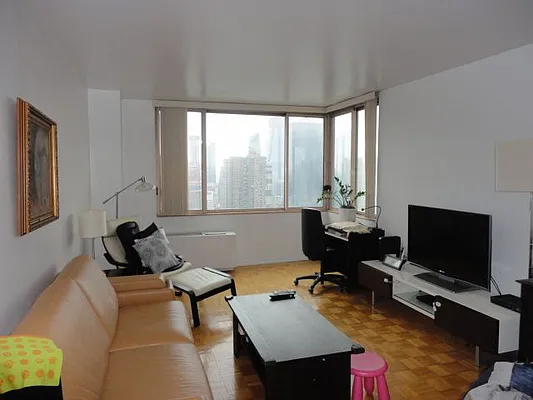 Rented by Sun Pop International | media 11