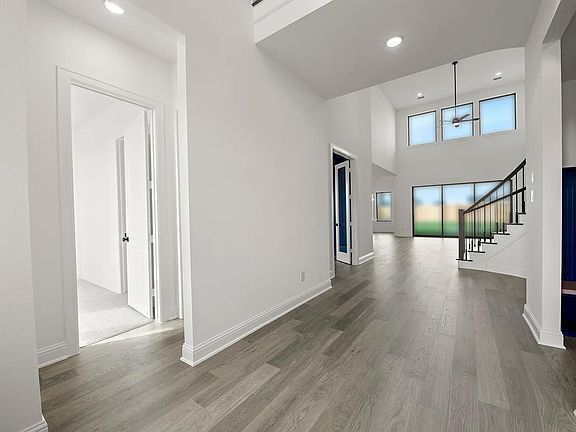 Caprock A foyer