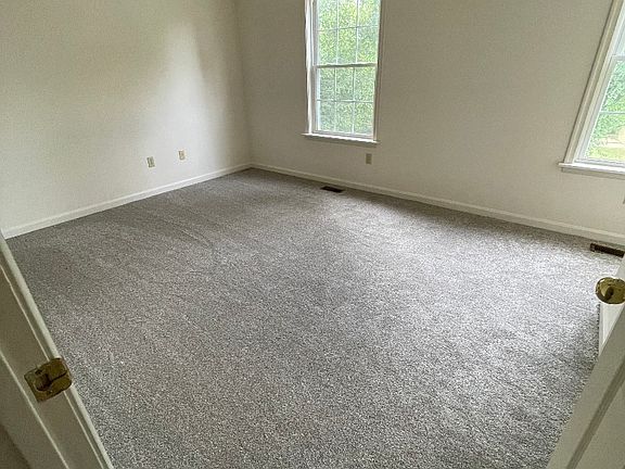 5th image of 147 Lora Dr