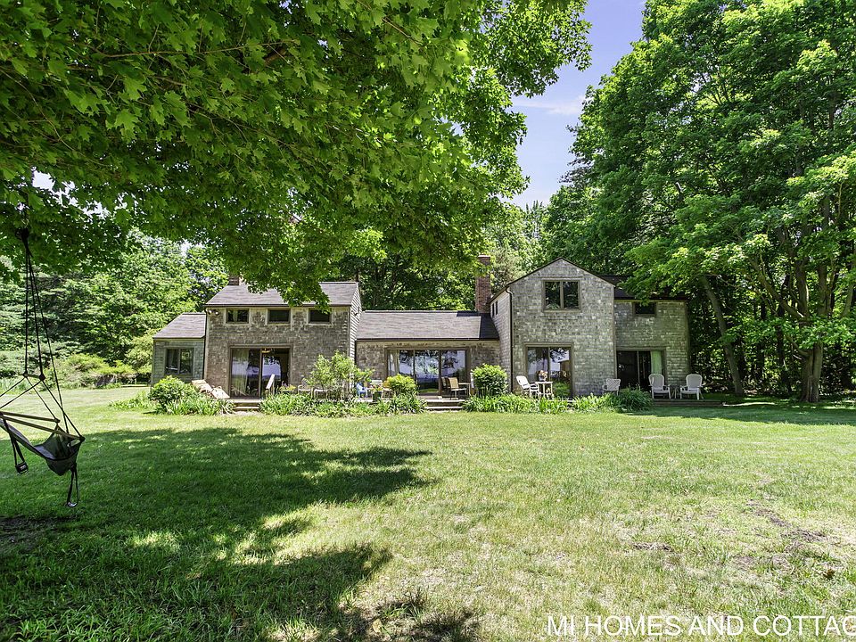 1st image of 4489 N Lakeshore Dr