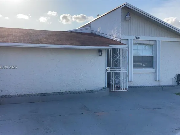 2102 SW 106th Ct, Miami, FL 33165