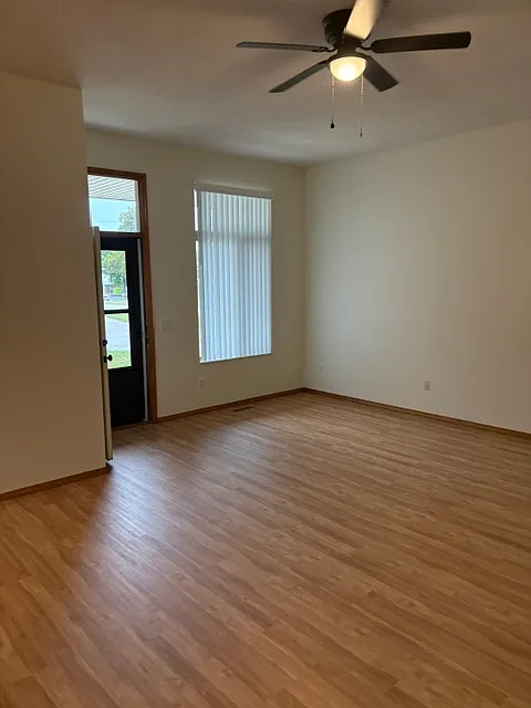 2 bed, 1345 sqft, $1,300 — Photo 2