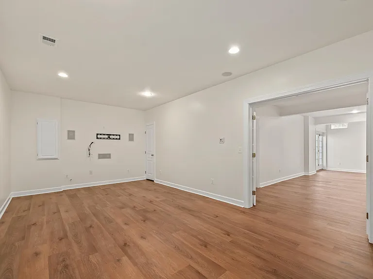 5619 Websters Way — Photo 7