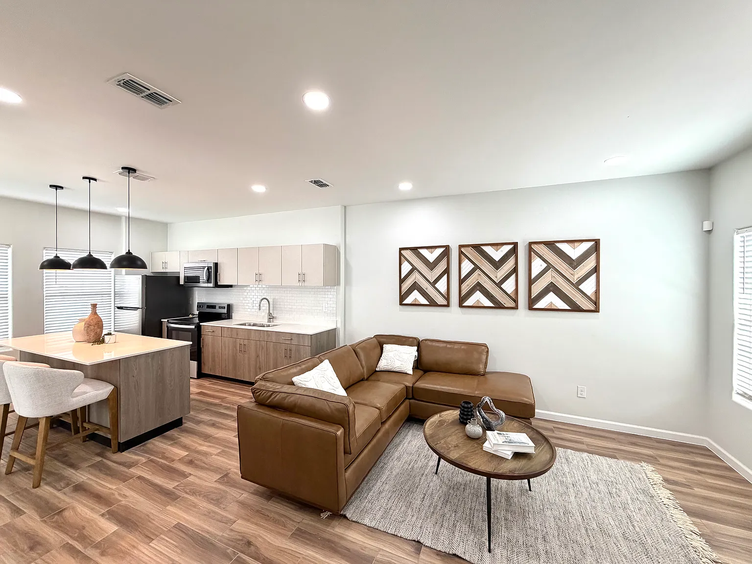 3 bed, 1412 sqft, $1,745 — Photo 2
