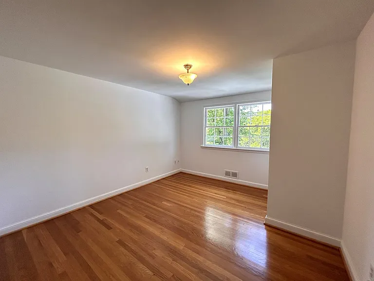 5100 Upton St NW — Photo 33