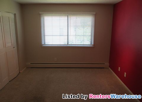 5th image of 3215 Pillsbury Ave #215