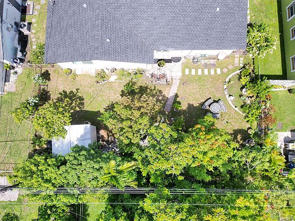 4th image of 2450 NW 64th Avenue