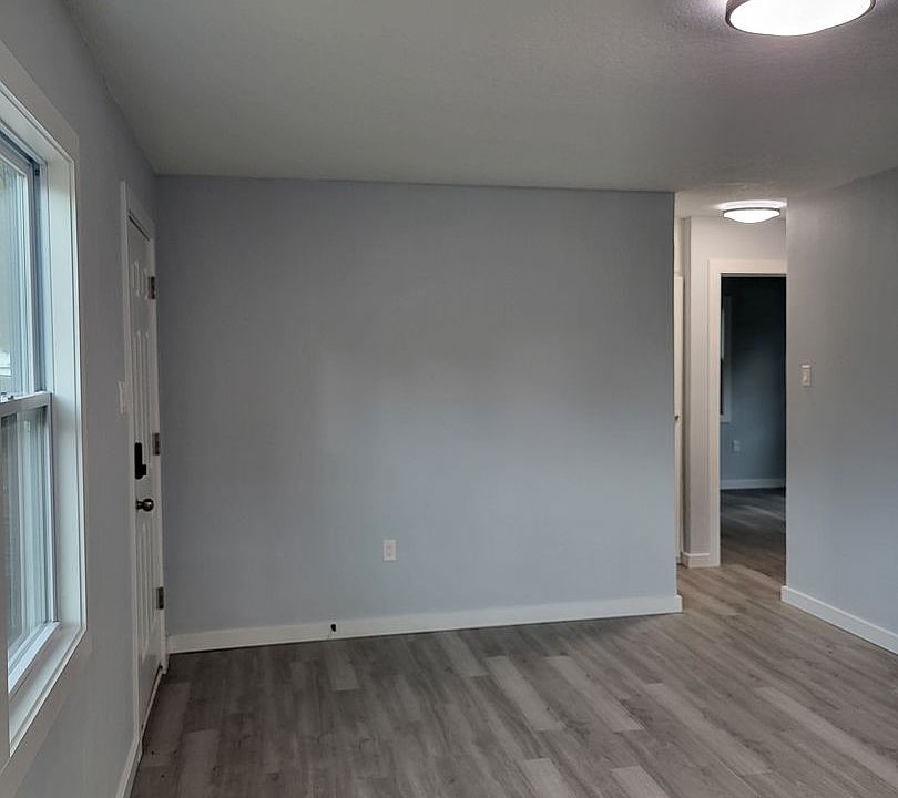 2nd image of 505 SE 36th St