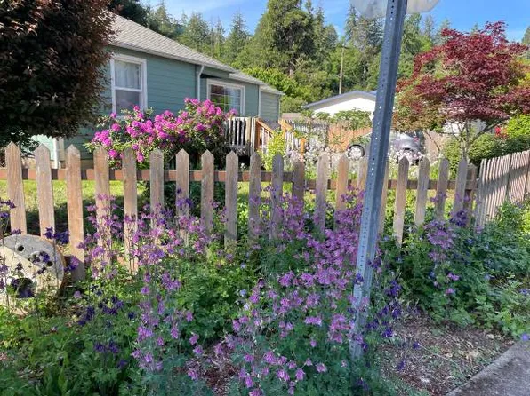 211 W K St, Springfield, OR 97477