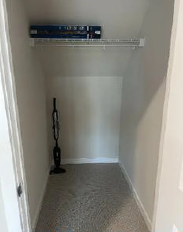 5 bed, 2.5 bath, 2500 sqft, $3,698 — Photo 4
