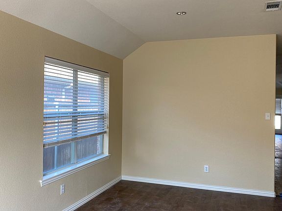 3rd image of 619 Creekside Dr