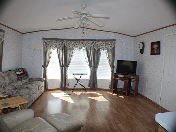 5th image of 5140 E 33rd Ln