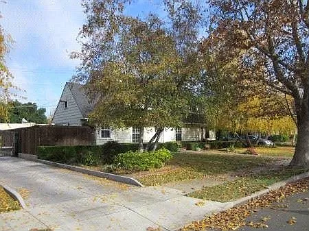 9 W Pine St photo 1