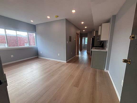 3rd image of 4936 Nash St NE #6