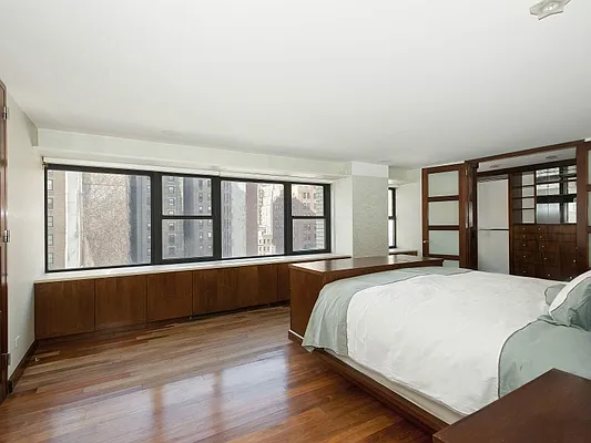 Sold by Sotheby's International Realty | media 6