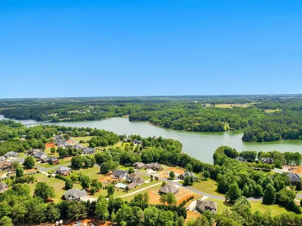 430 Harbour View Dr, Chesnee, SC 29323