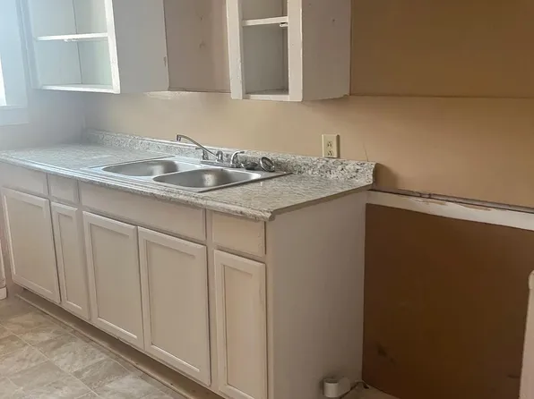 1205 Kaufman Ave, McCamey, TX 79752