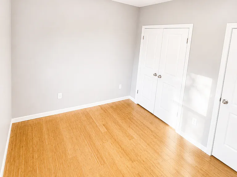 229 21st St #2 — Photo 8