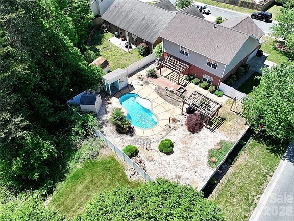 2nd image of 1758 Newland Rd