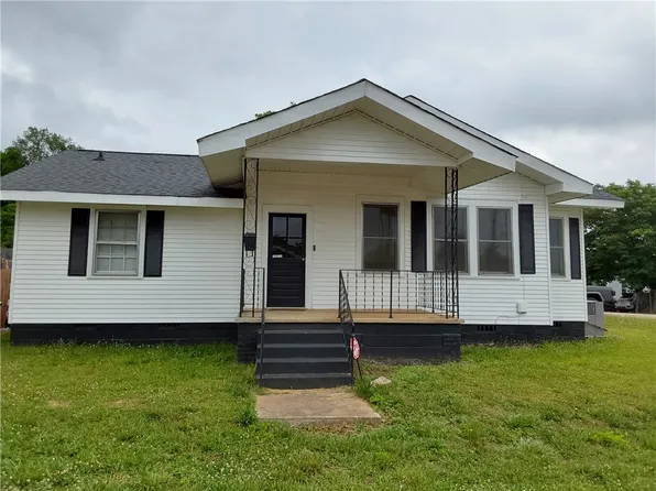 805 Goddard Ave, Seneca, SC 29678