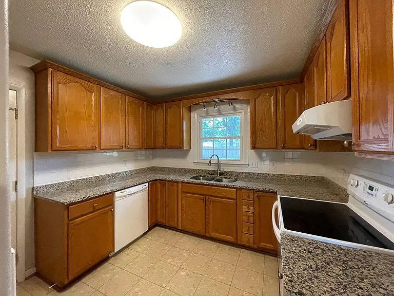105 Kingston Dr — Photo 6