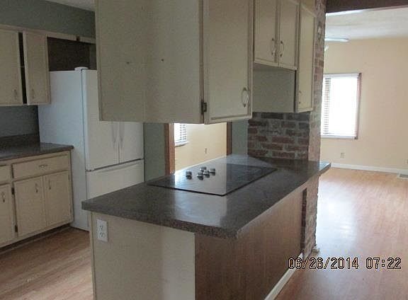 4th image of 210 Linden St
