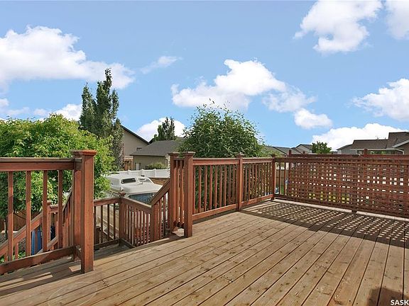 5th image of 412 lyle CRESCENT