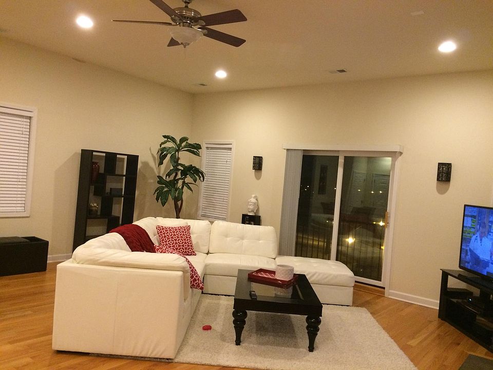 1st image of 1657 S California Ave #4B