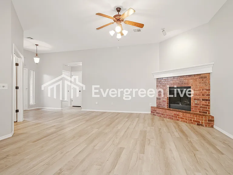 1613 Tara Dr — Photo 2
