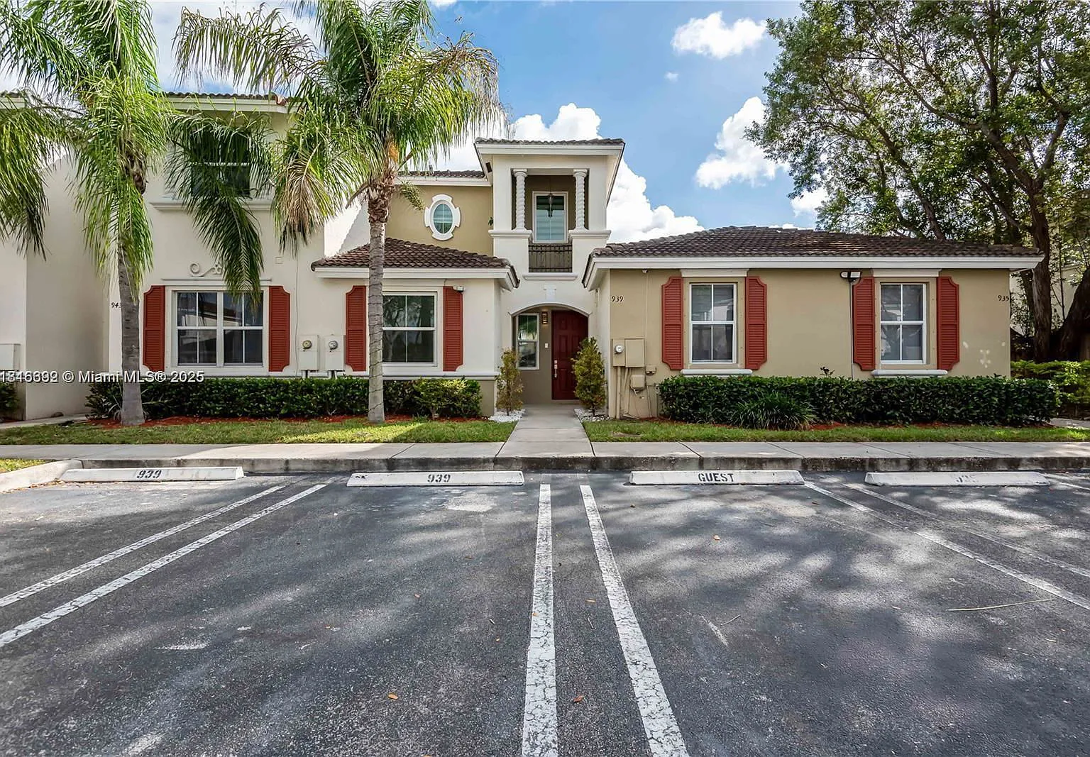3 bed, 3.0 bath, 1428 sqft, $2,700 — Photo 1