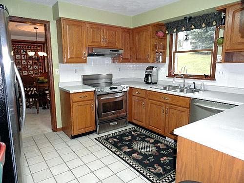 3rd image of 671 Adele Dr
