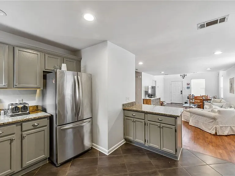4843 Coliseum St — Photo 4