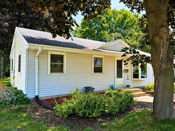 1038 1st AVENUE, Grafton, WI 53024