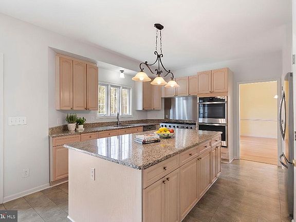 3rd image of 15 Riva Ridge Ln