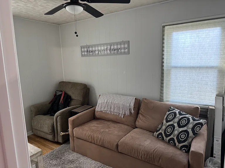 417 Giles Ave — Photo 2