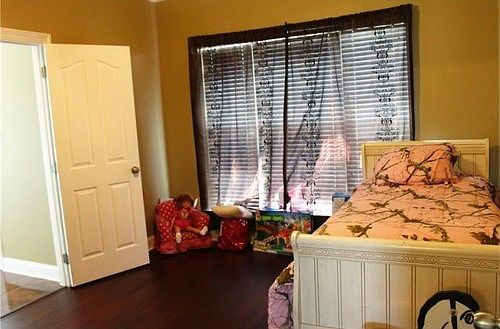 4th image of 205 Country Cottage Blvd