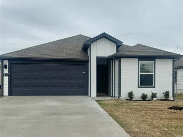 205 NW Granny Smith St, Gentry, AR 72734