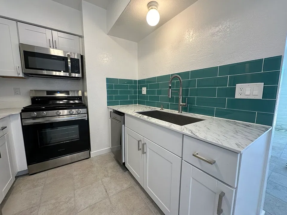2529 N Forgeus Ave #C