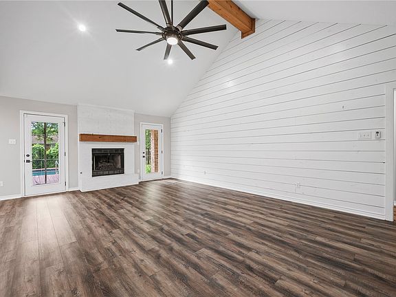 2nd image of 4610 Valleybrook Cir