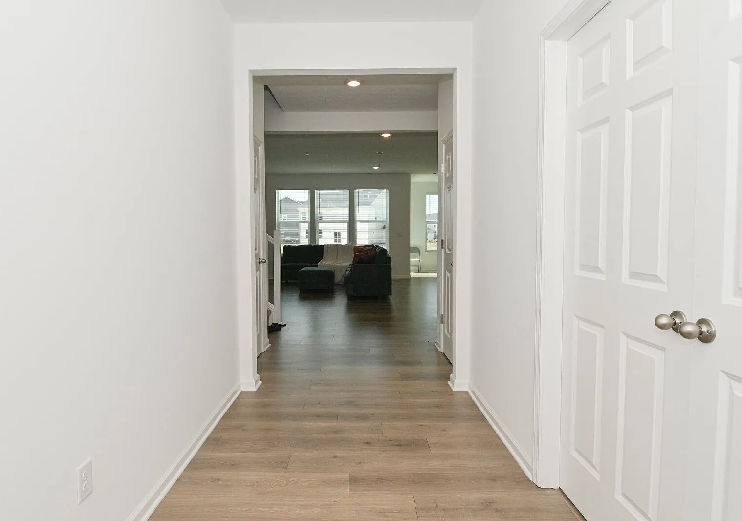 5 bed, 3.0 bath, 3183 sqft, $2,800 — Photo 3
